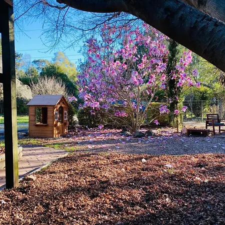 Relaxing At Acreage Farmhouse Burrawang Exterior photo